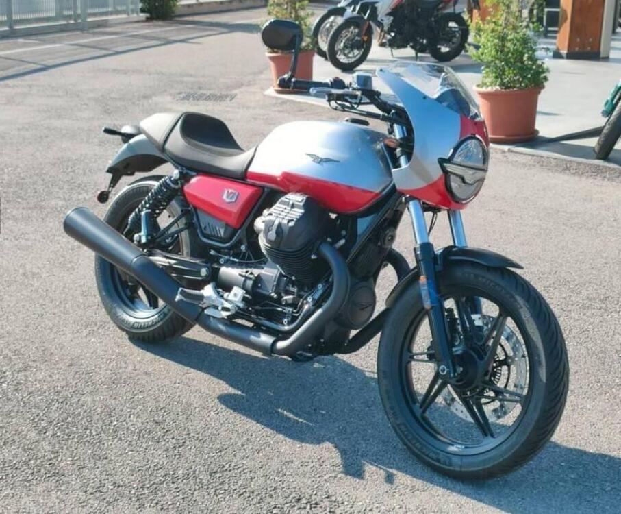 Moto Guzzi V7 Stone Corsa (2023 - 24) (2)