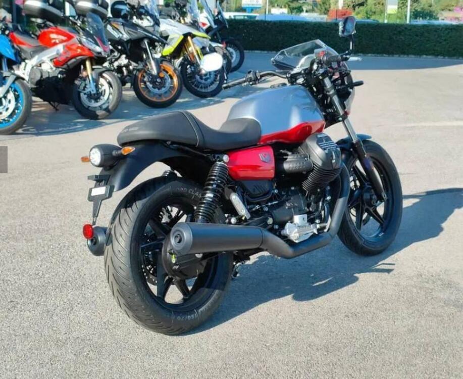 Moto Guzzi V7 Stone Corsa (2023 - 24) (3)