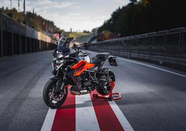 La KTM 1390 Super Duke GT a EICMA [VIDEO]