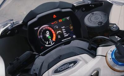 Come funziona e come si interviene sulla strumentazione della Triumph Speed Triple RR?  [VIDEO]