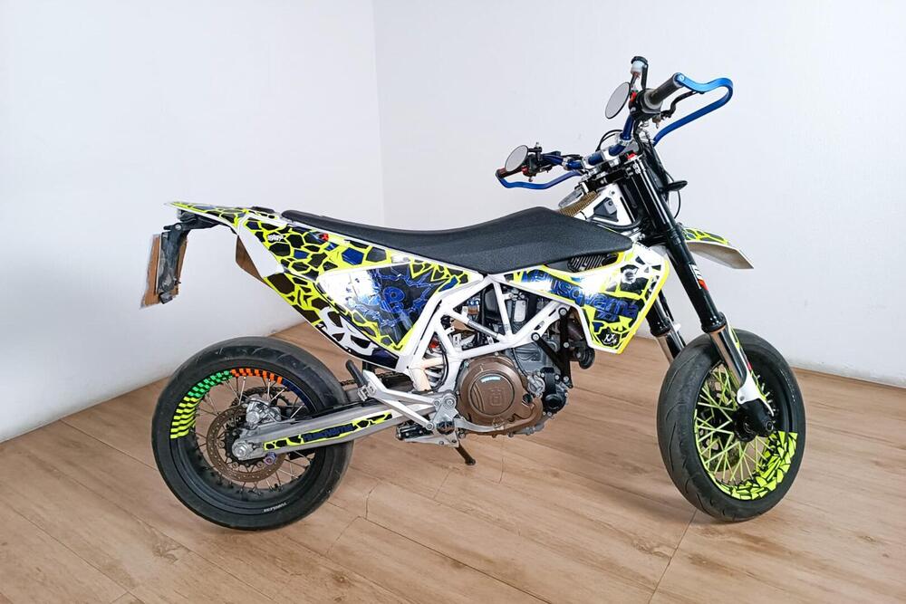 Husqvarna 701 Supermoto (2016)