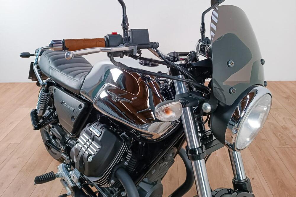 Moto Guzzi V7 III Limited (2018) (5)