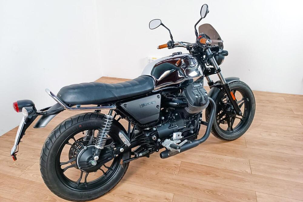 Moto Guzzi V7 III Limited (2018) (3)