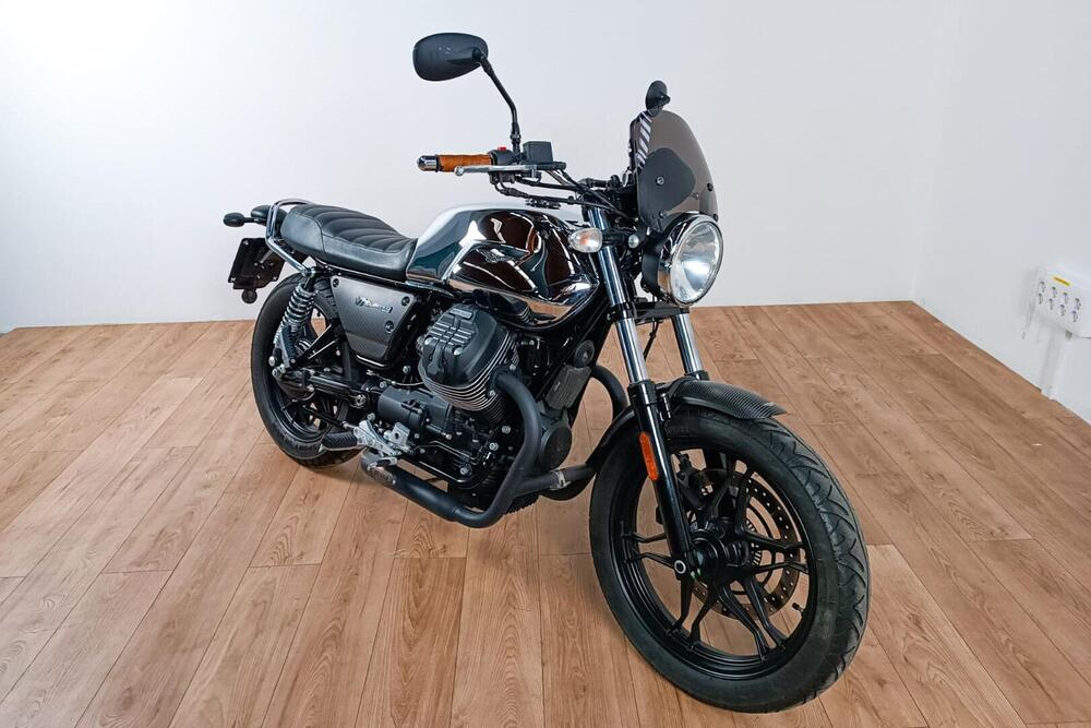 Moto Guzzi V7 III Limited (2018) (2)