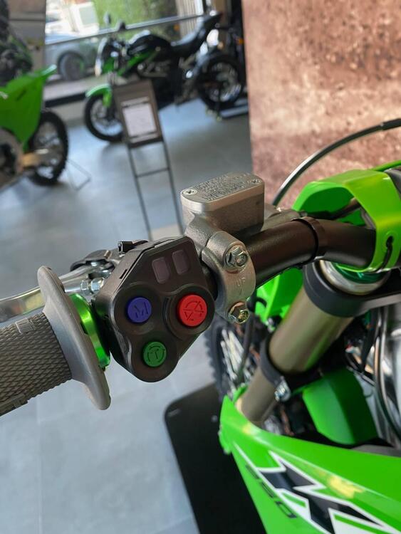 Kawasaki KX 250 (2025) (4)