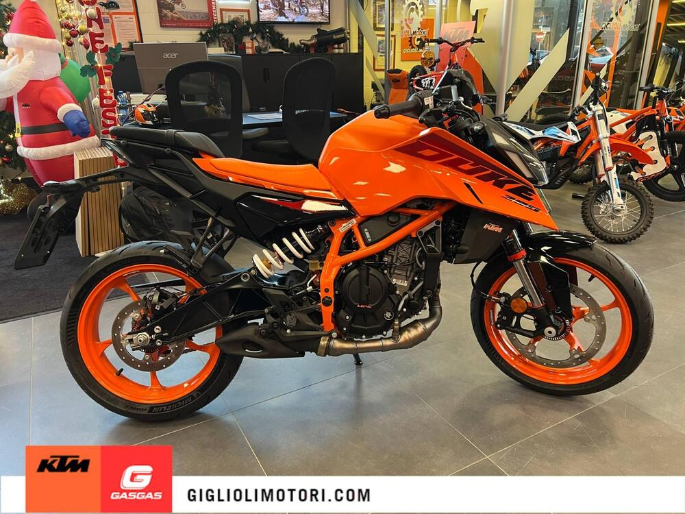 KTM 390 Duke (2024) (2)