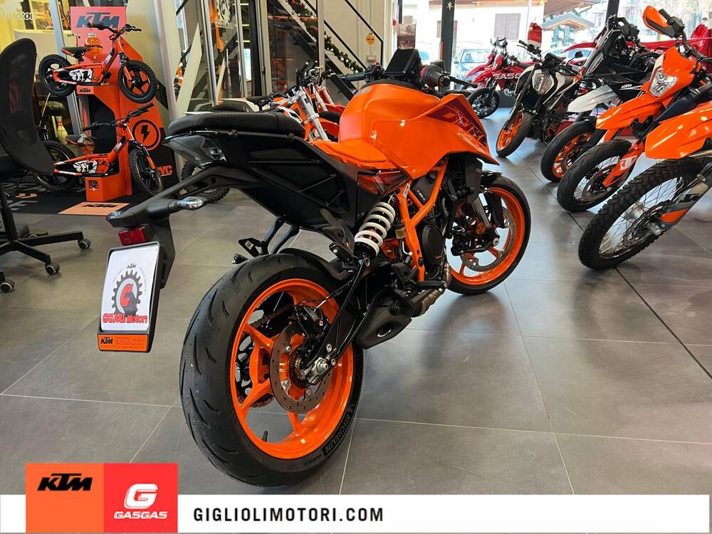 KTM 390 Duke (2024) (4)