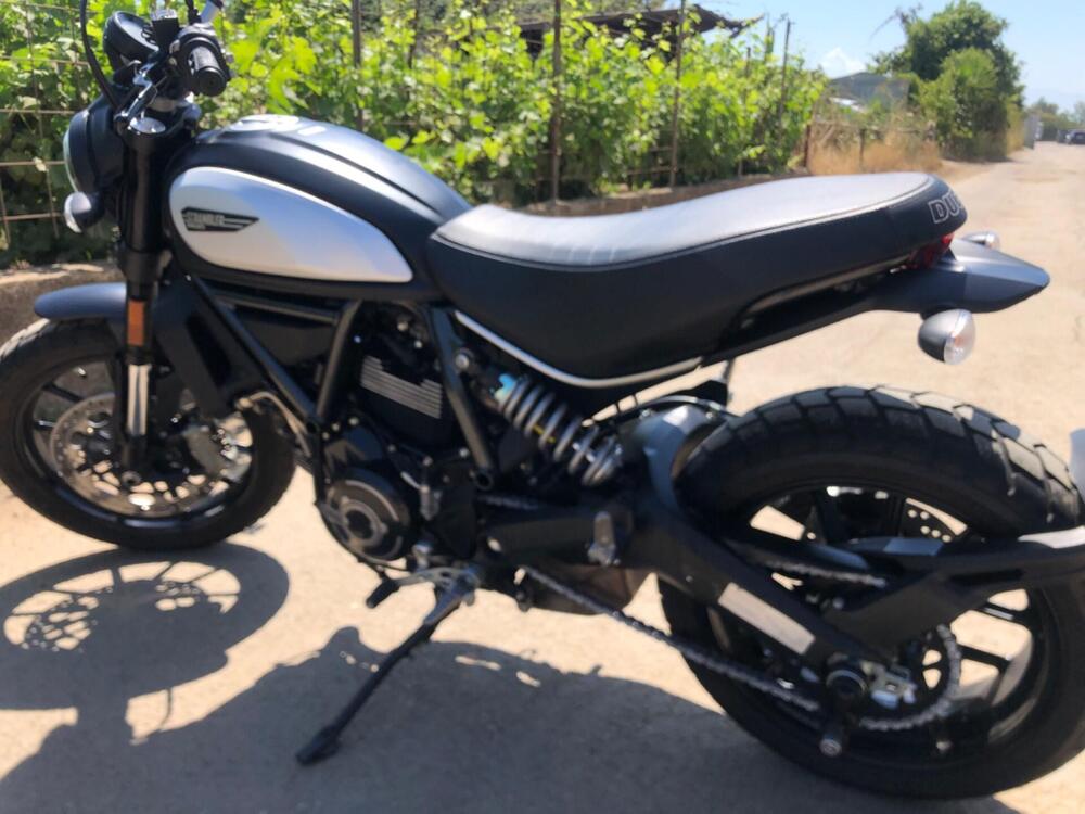 Ducati Scrambler 800 Icon Dark (2021 - 22) (2)