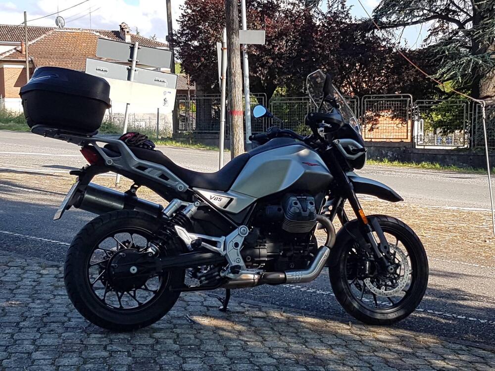 Moto Guzzi V85 Strada (2024) (3)