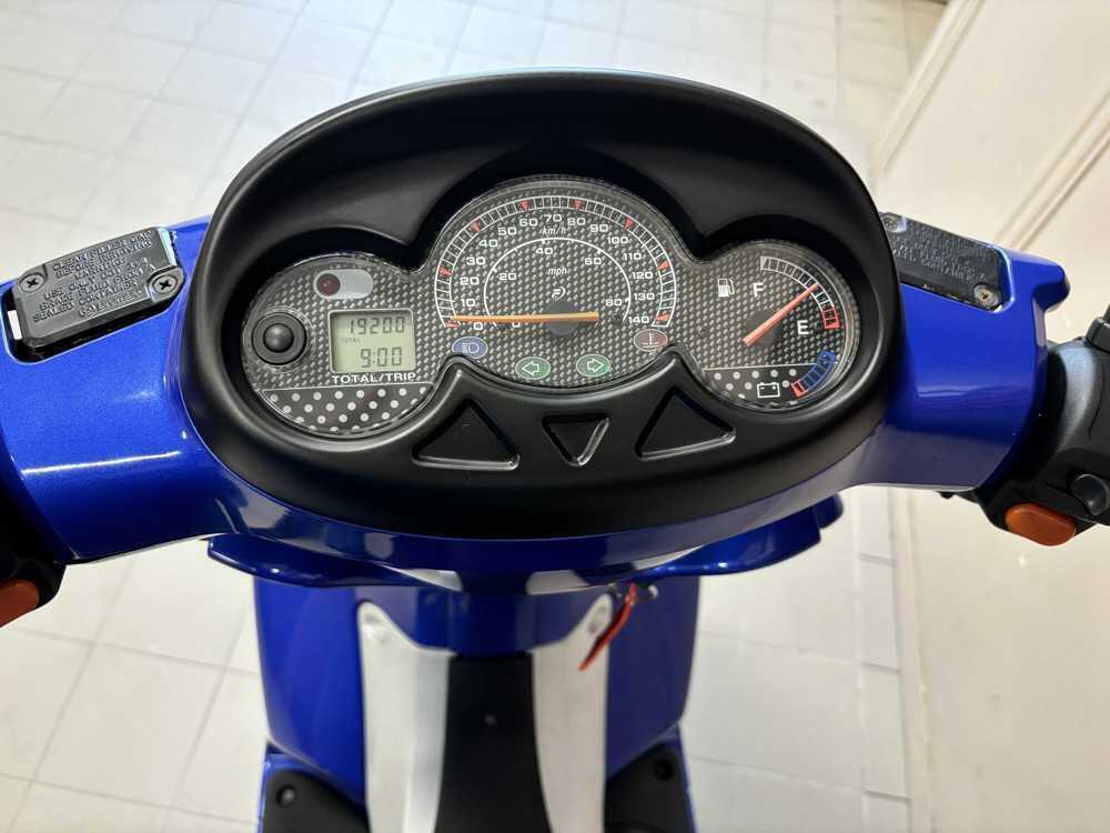 Yamaha Maxster 125 (2001 - 02) (2)