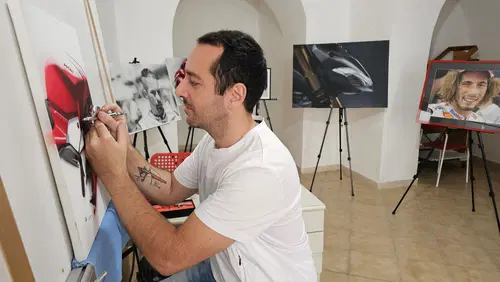 Verino Iacovitti, il motociclista che disegna i piloti con la biro