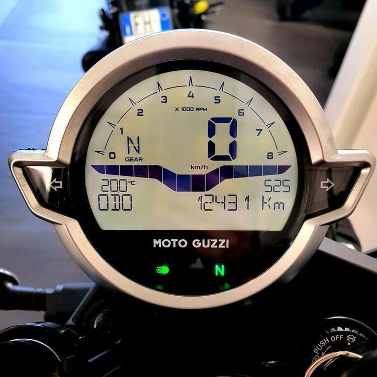 Moto Guzzi V7 Stone Centenario (2021 - 22) (5)