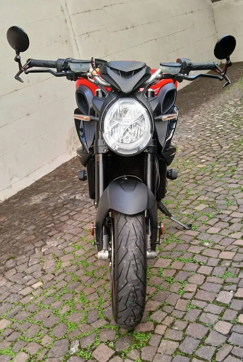 MV Agusta Brutale 800 Rosso (2021 - 23) (2)