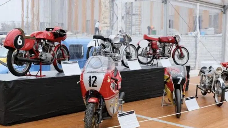 Il piacere di perdersi tra le moto d'epoca [VIDEO] 