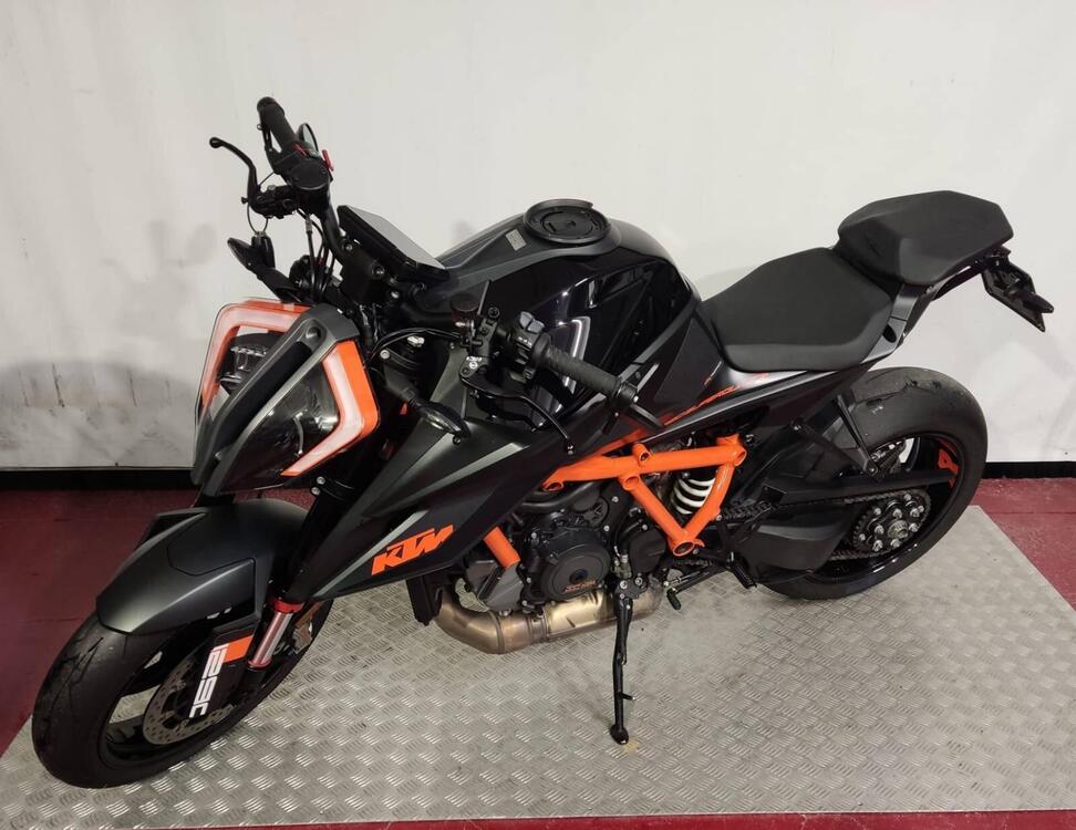 KTM 1290 Super Duke R (2021) (2)