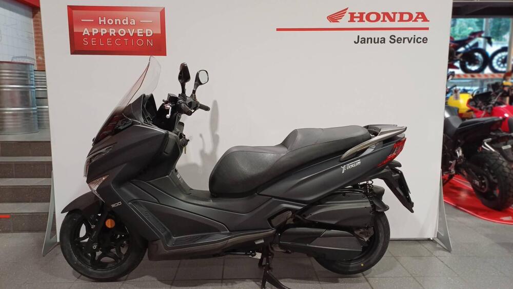 Kymco X-Town 300i ABS (2016 - 20) (2)