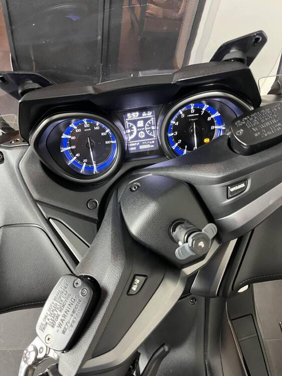 Yamaha T-Max 560 Tech Max (2020) (3)