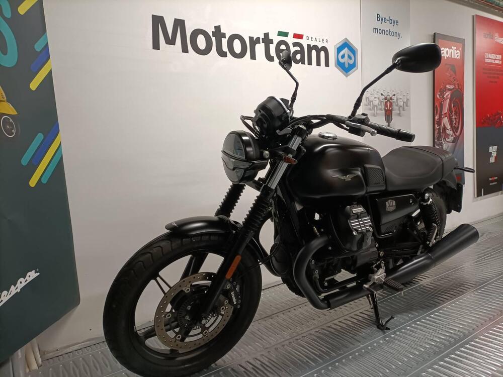 Moto Guzzi V7 Stone (2021 - 24) (3)