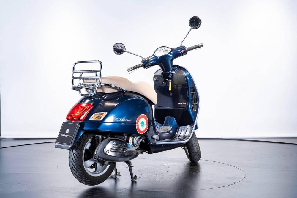 Vespa GTS 250 GT 60° (4)