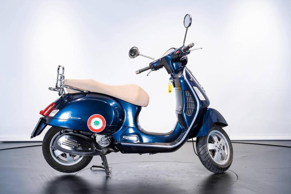 Vespa GTS 250 GT 60° (3)