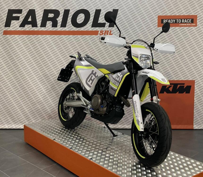 Husqvarna 701 Supermoto (2020) (3)