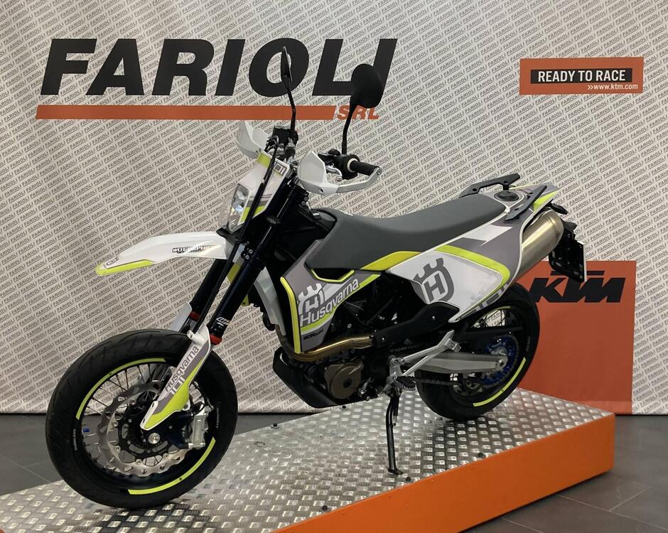 Husqvarna 701 Supermoto (2020) (5)