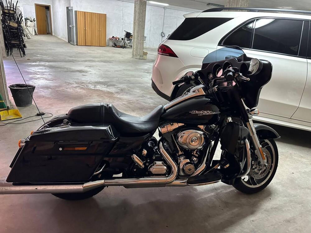 Harley-Davidson 1690 Street Glide (2011 - 13) - FLHX (3)