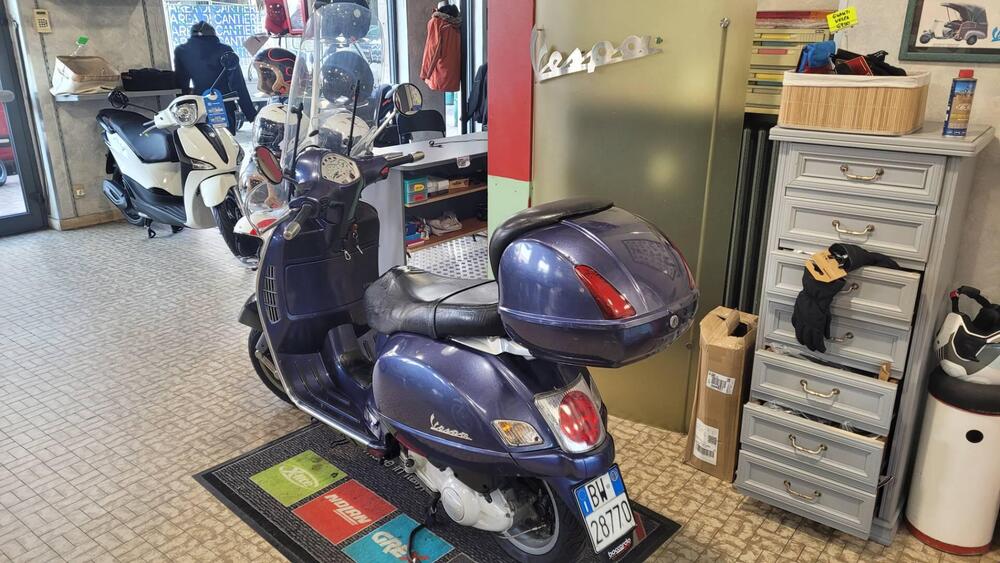 Vespa Granturismo 200 L (4)