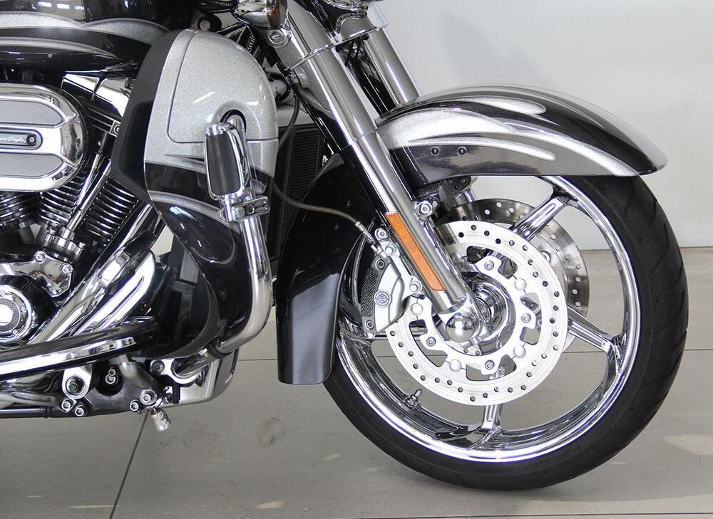 Harley-Davidson 1800 Street Glide (2014 - 15) - FLHXSE (2)