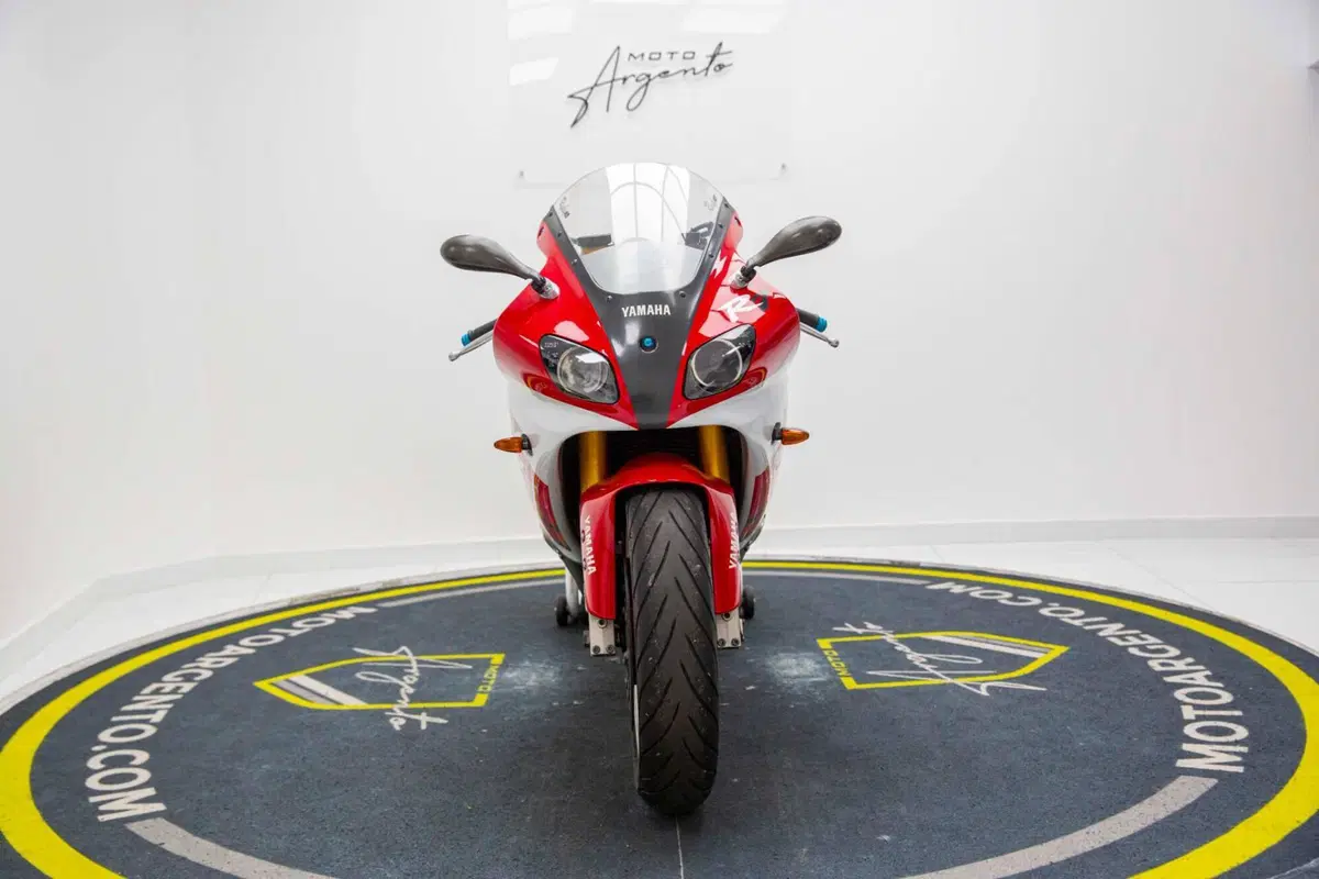 Yamaha YZF 750 R7 (6)