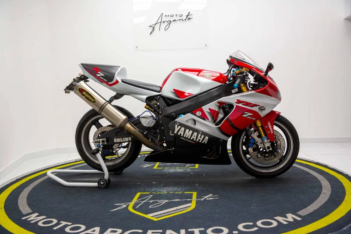 Yamaha YZF 750 R7 (8)