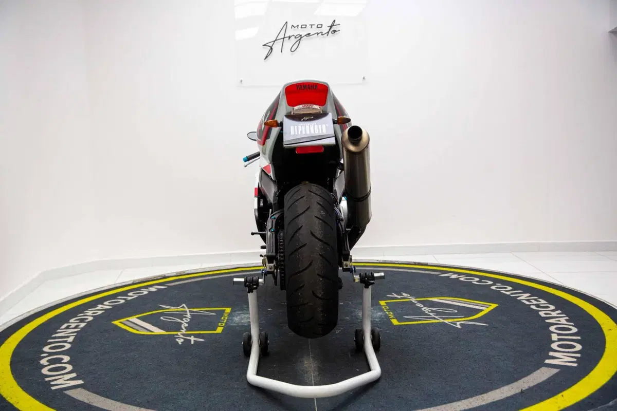 Yamaha YZF 750 R7 (7)