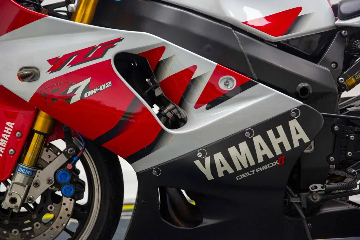 Yamaha YZF 750 R7 (12)