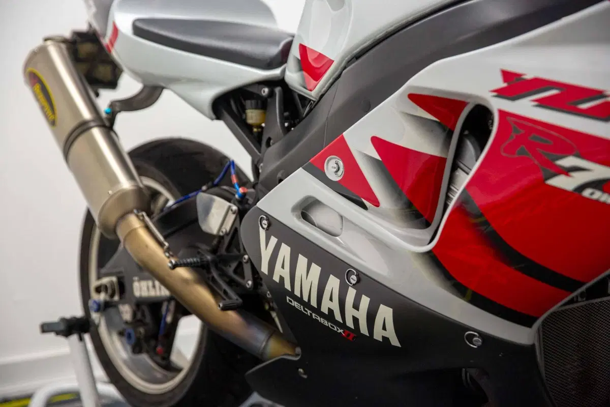 Yamaha YZF 750 R7 (14)