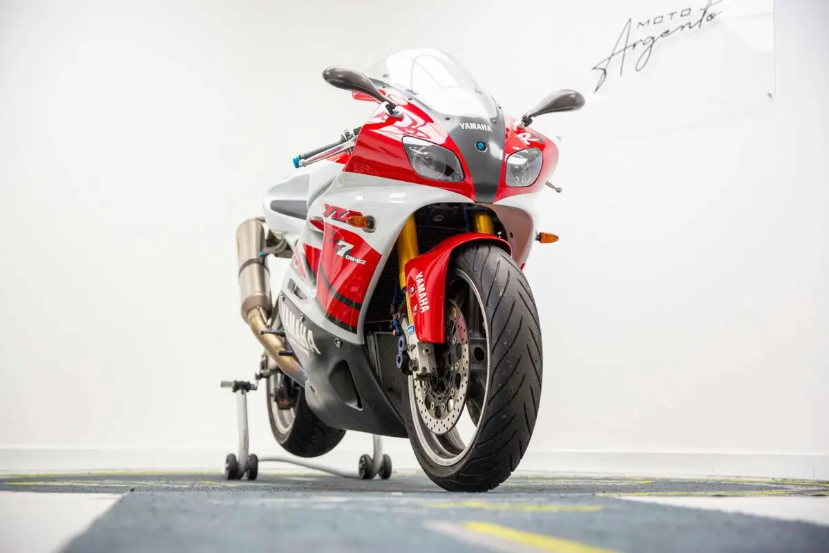 Yamaha YZF 750 R7 (15)