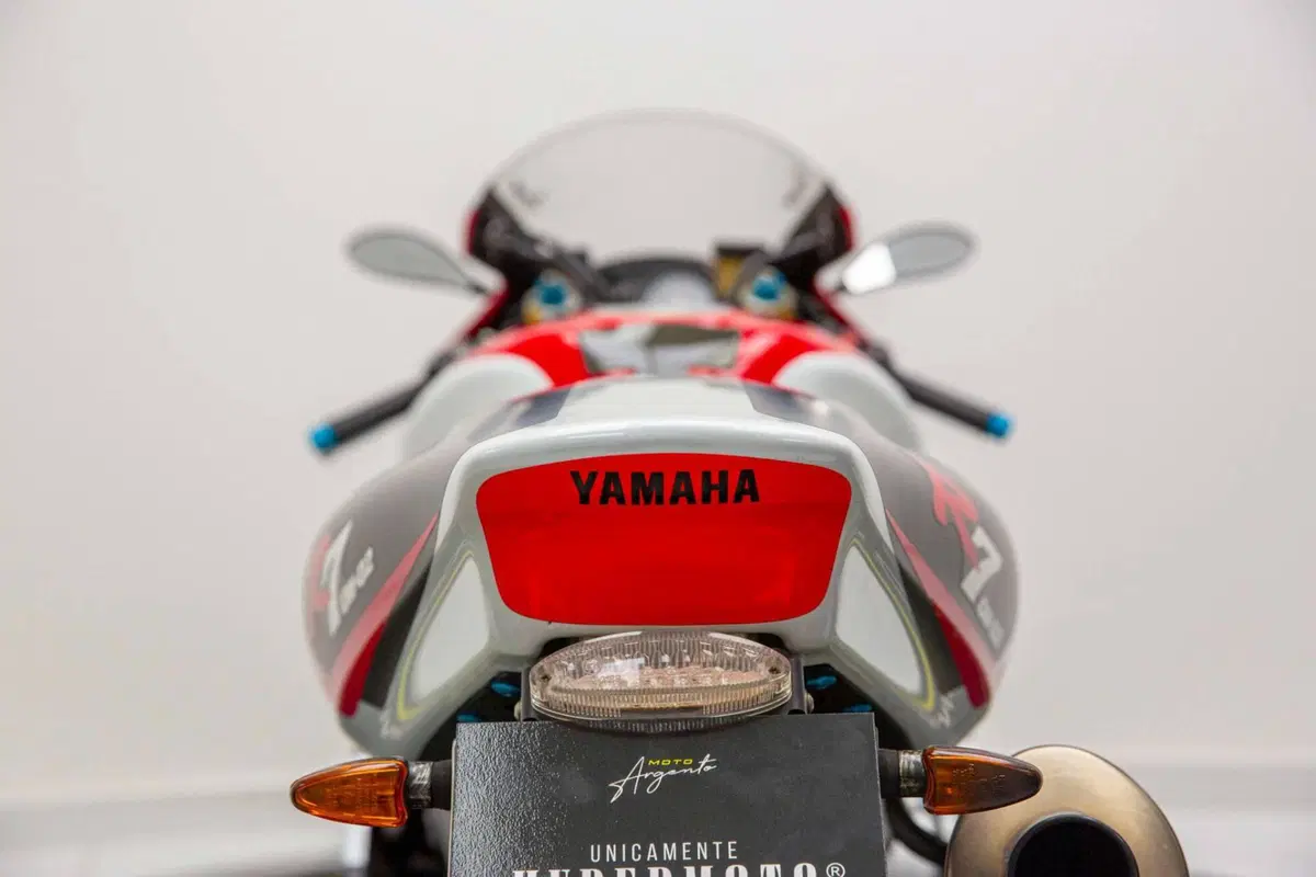 Yamaha YZF 750 R7 (19)