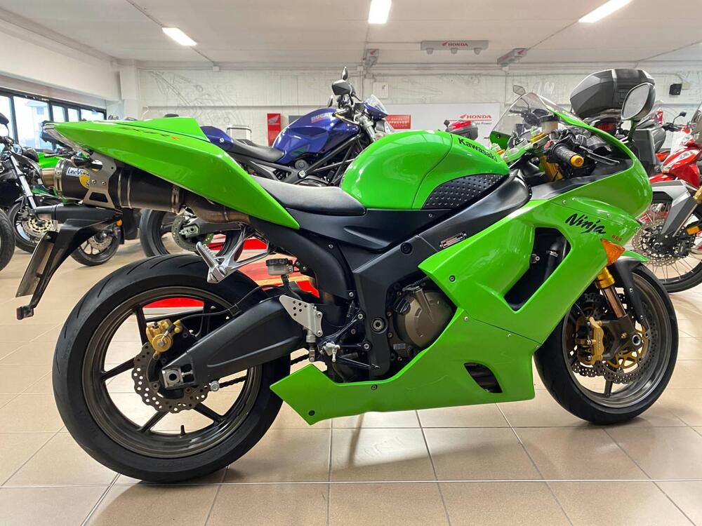 Kawasaki Ninja 600 ZX-6RR (2005 - 06) (2)