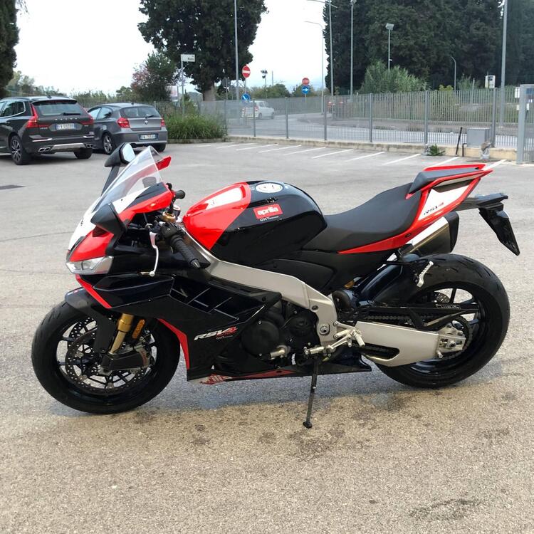 Aprilia RSV4 1100 Factory SE-09 SBK (2024) (4)