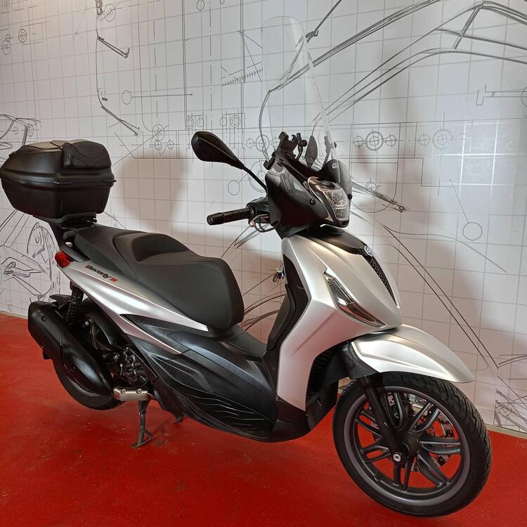 Piaggio Beverly 300 S (2021) (3)