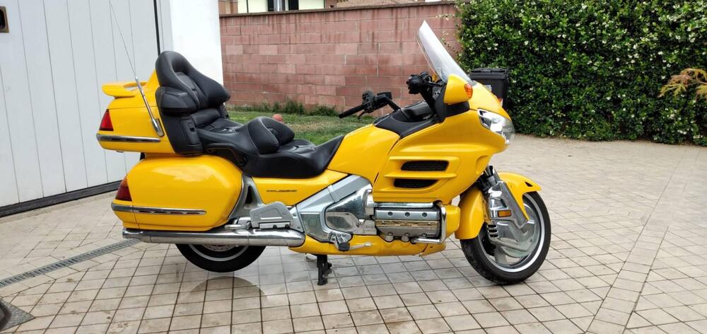 Honda GL 1800 Gold Wing (2000 - 05) (2)