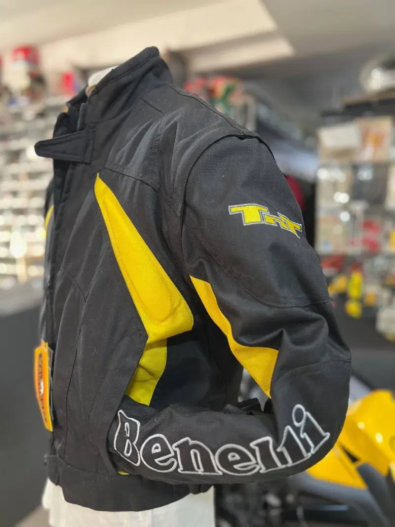 Giubbino Benelli STREET SPORT TNT TG.M (2)