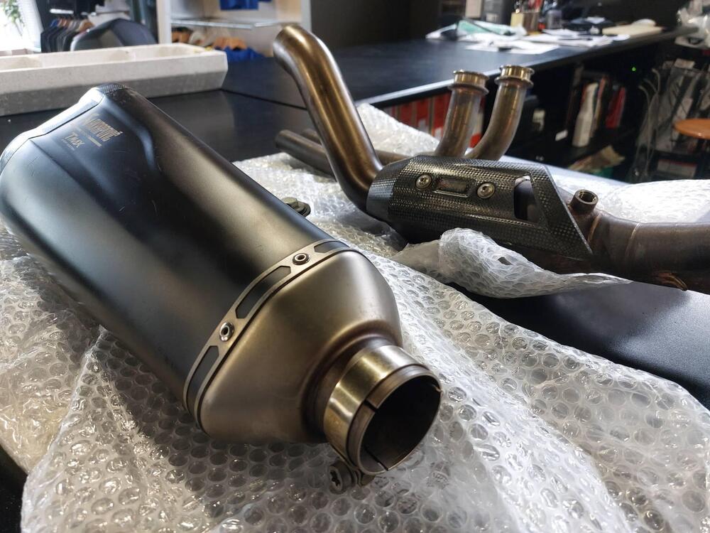 Scarico Completo Akrapovic Yamaha TMAX 530 17-19 (3)