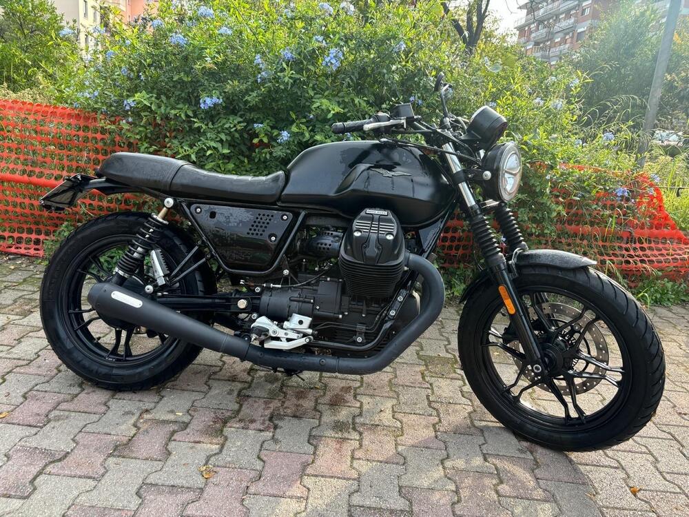 Moto Guzzi V7 III Stone Night Pack (2019 - 20) (2)