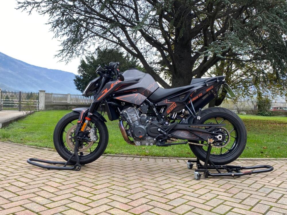 KTM 890 Duke L (2021)