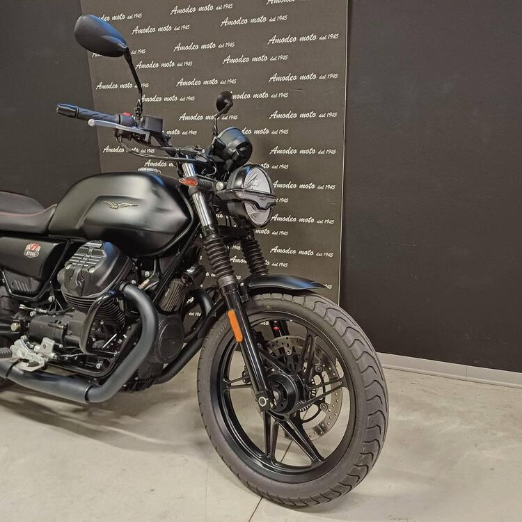 Moto Guzzi V7 Stone (2021 - 24) (4)