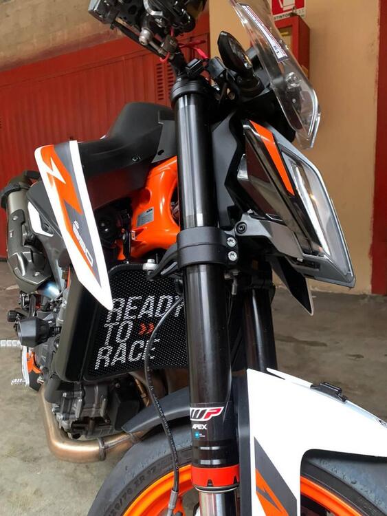 KTM 890 Duke R (2020) (3)