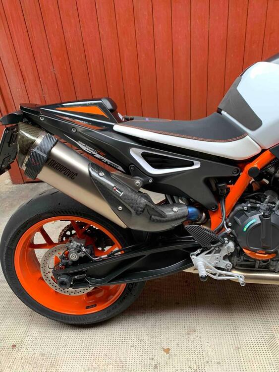 KTM 890 Duke R (2020) (5)