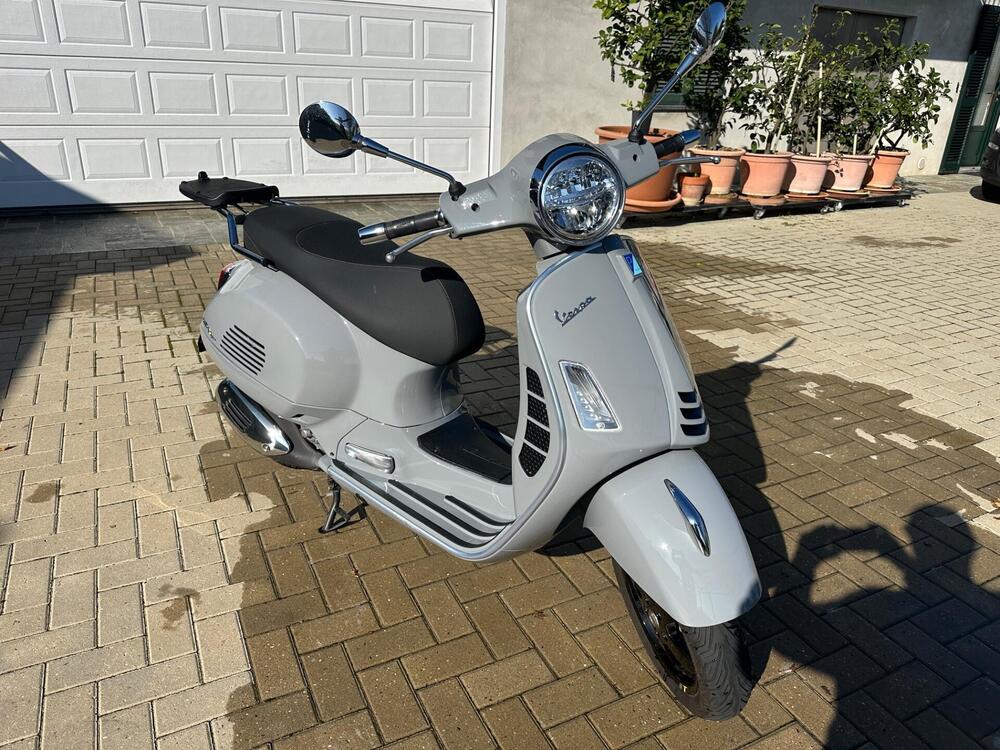 Vespa GTS 300 Hpe Super Tech (2019) (2)