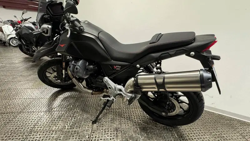 Moto Guzzi V85 Strada (2024 - 26) (2)