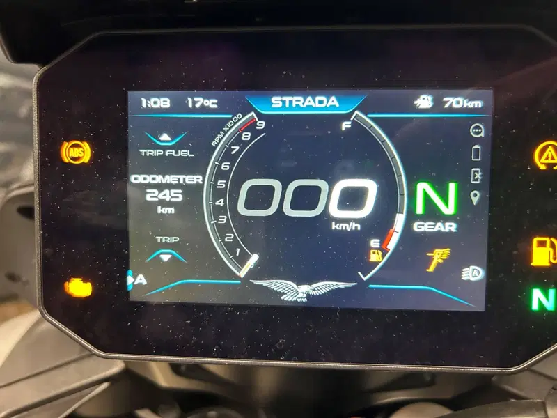 Moto Guzzi V85 Strada (2024 - 26) (8)